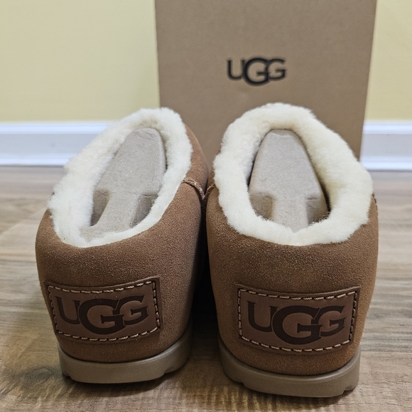 UGG Pumped Slide Clogs - Picture 5 of 12
